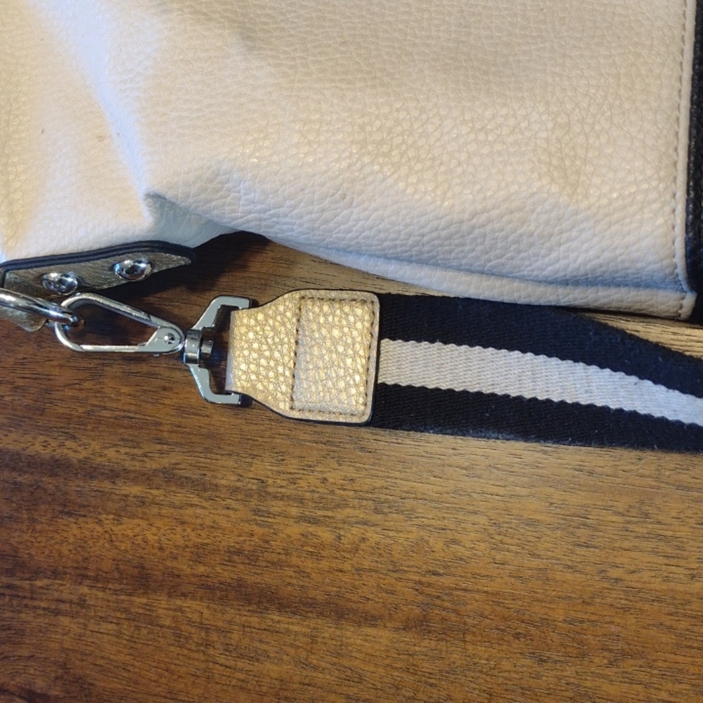 Jessica Simpson shoulder bag - Picture 3 of 6